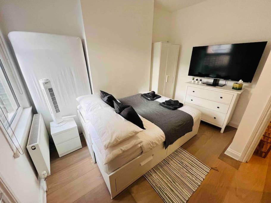 Lovely 2 Bedroom Ground Floor Flat With Garden. London Luaran gambar