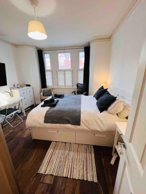 Lovely 2 Bedroom Ground Floor Flat With Garden. London Luaran gambar