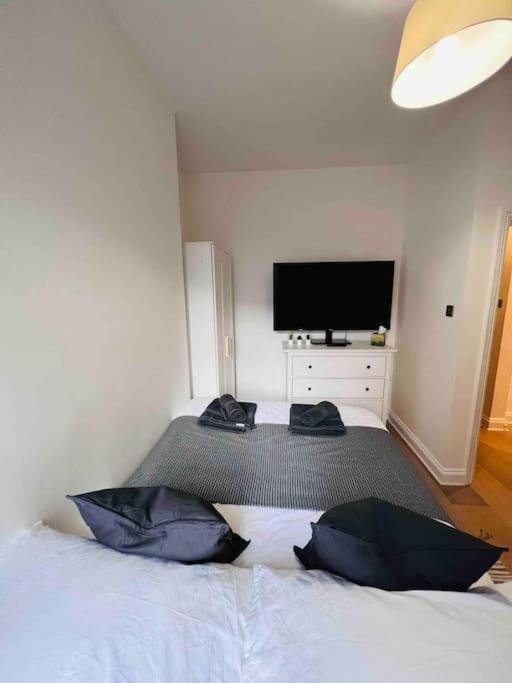Lovely 2 Bedroom Ground Floor Flat With Garden. London Luaran gambar