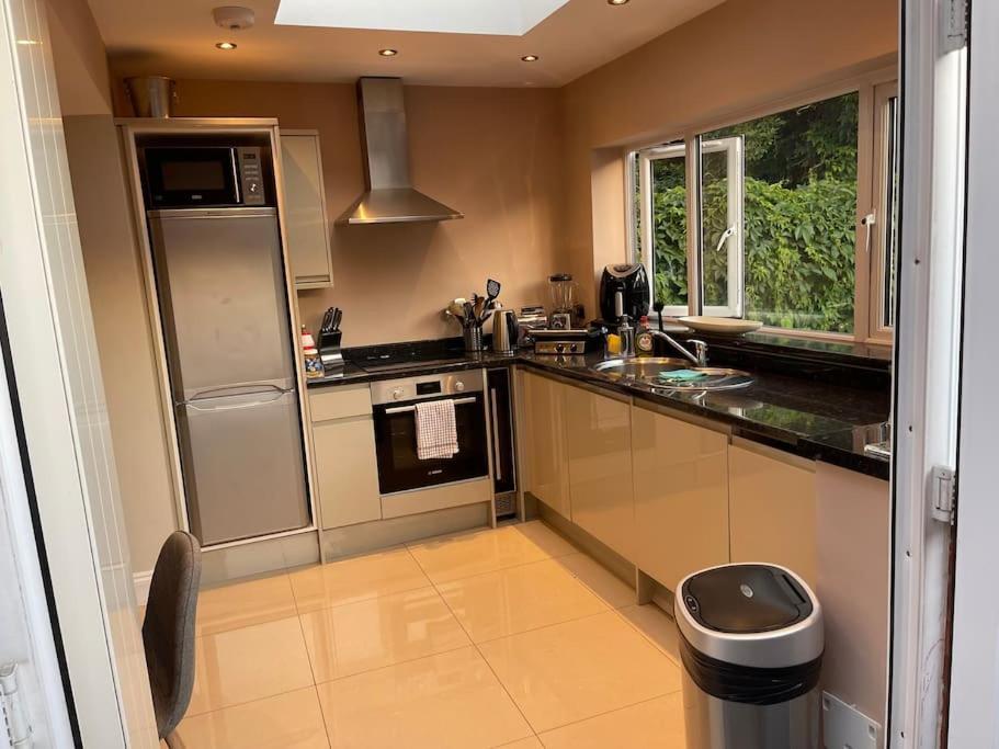 Lovely 2 Bedroom Ground Floor Flat With Garden. London Luaran gambar
