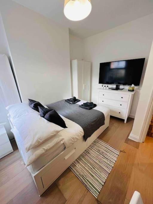 Lovely 2 Bedroom Ground Floor Flat With Garden. London Luaran gambar