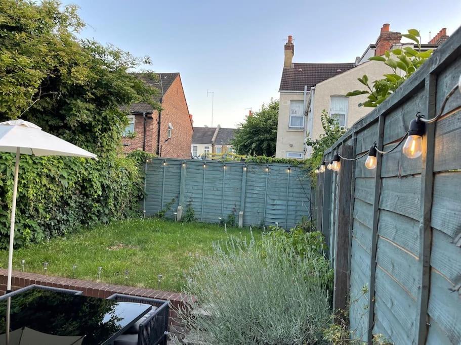 Lovely 2 Bedroom Ground Floor Flat With Garden. London Luaran gambar