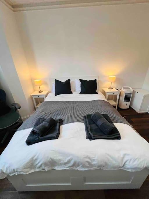 Lovely 2 Bedroom Ground Floor Flat With Garden. London Luaran gambar
