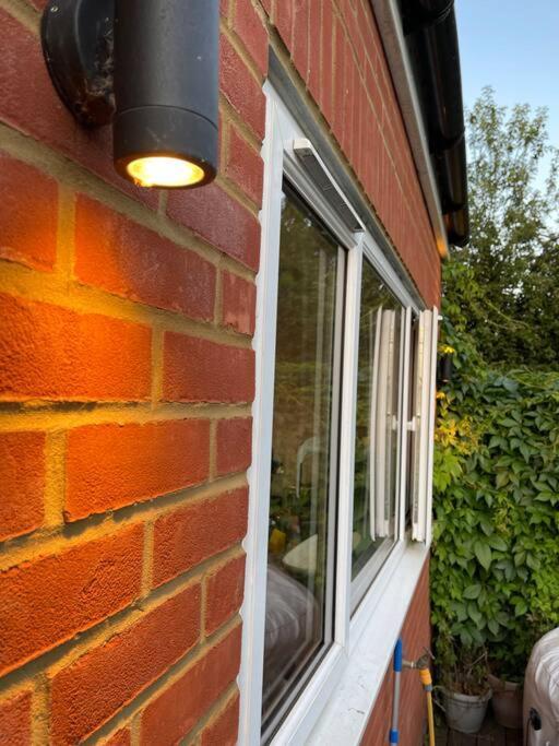 Lovely 2 Bedroom Ground Floor Flat With Garden. London Luaran gambar