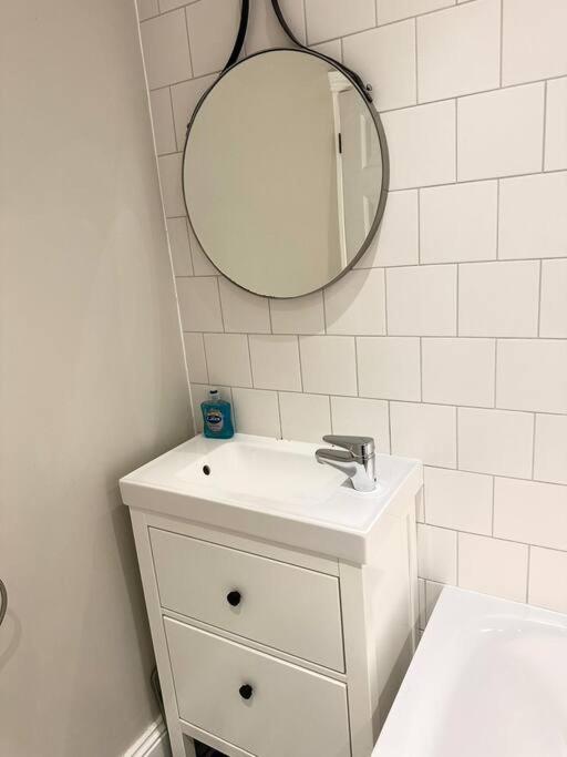 Lovely 2 Bedroom Ground Floor Flat With Garden. London Luaran gambar