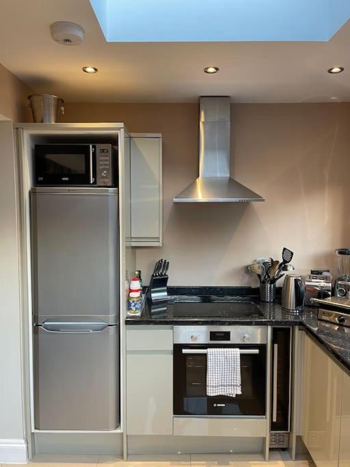 Lovely 2 Bedroom Ground Floor Flat With Garden. London Luaran gambar