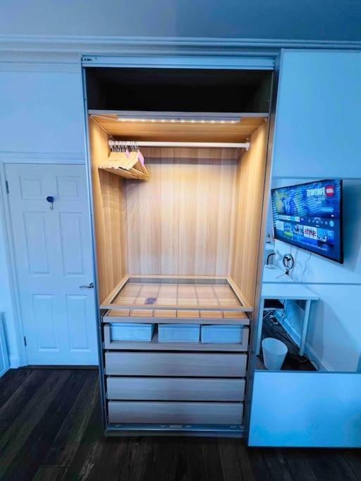 Lovely 2 Bedroom Ground Floor Flat With Garden. London Luaran gambar